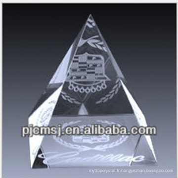 Pyramide de cristal laser 3D